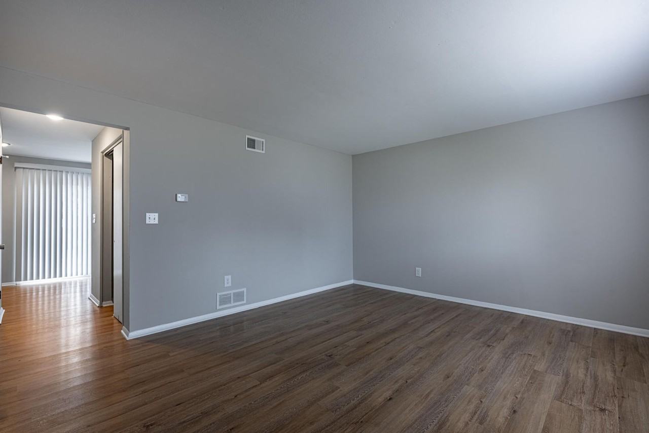 4370 Flowerdale Avenue - Photo 4 of 15