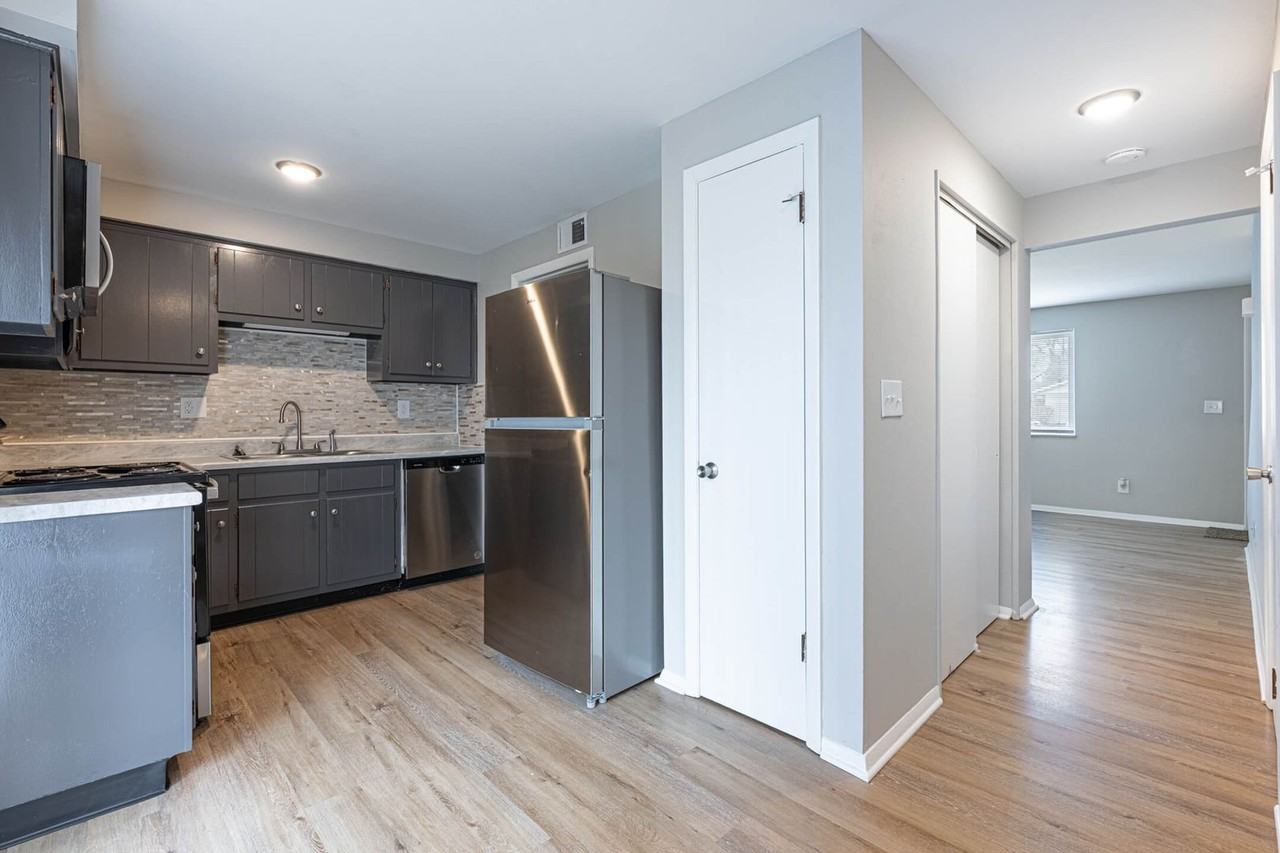 4370 Flowerdale Avenue - Photo 5 of 15