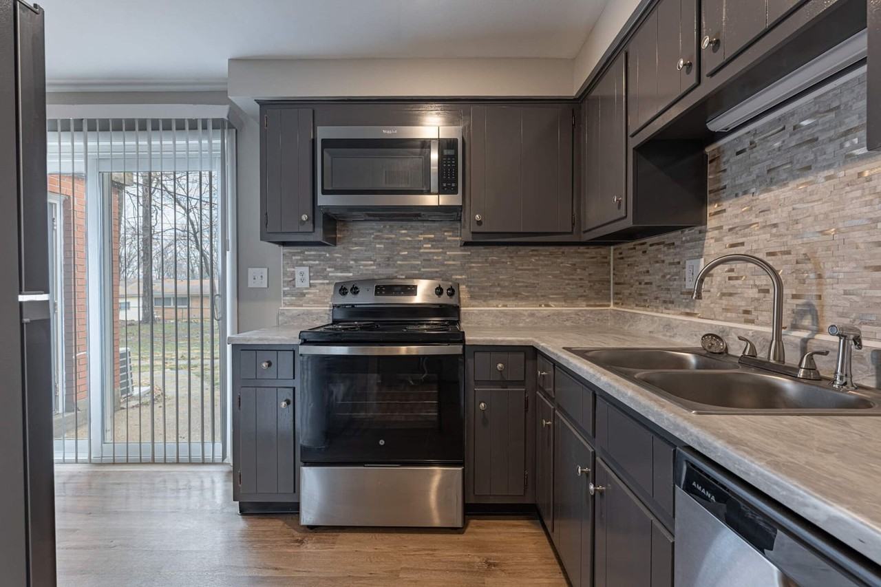 4370 Flowerdale Avenue - Photo 6 of 15