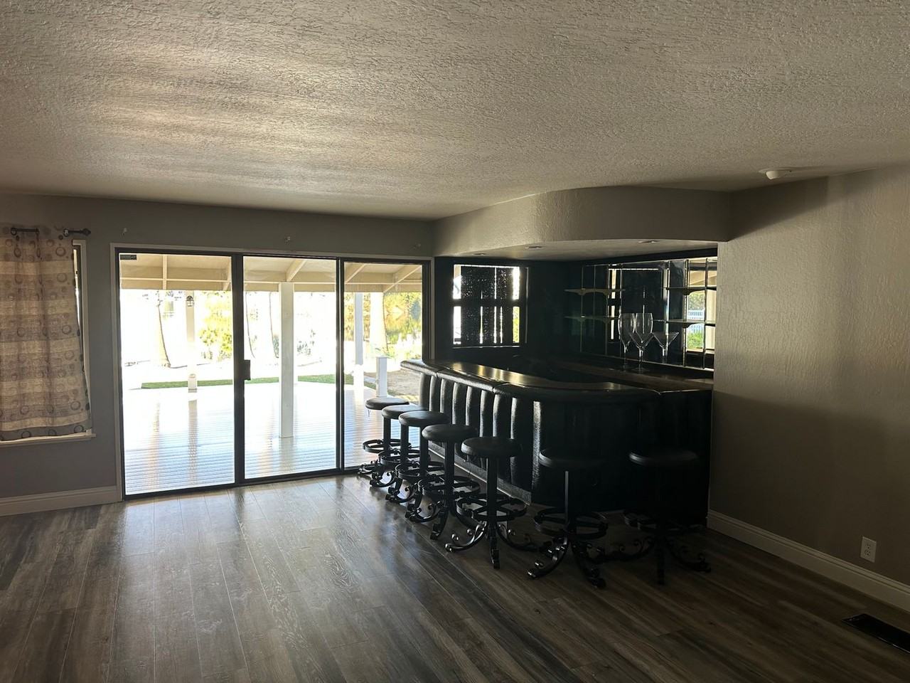1472 Willow Lake Rd - Photo 2 of 24