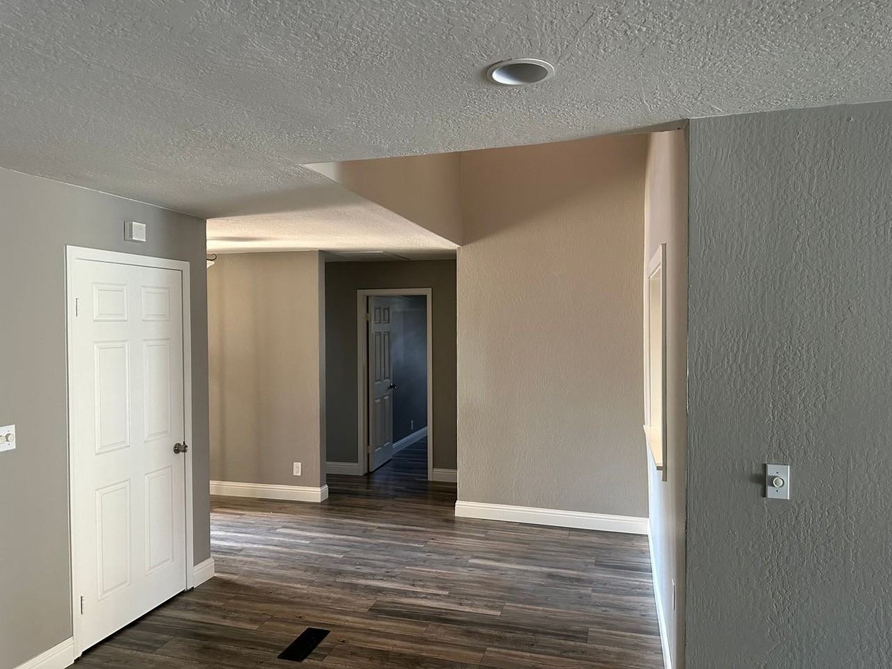 1472 Willow Lake Rd - Photo 4 of 24