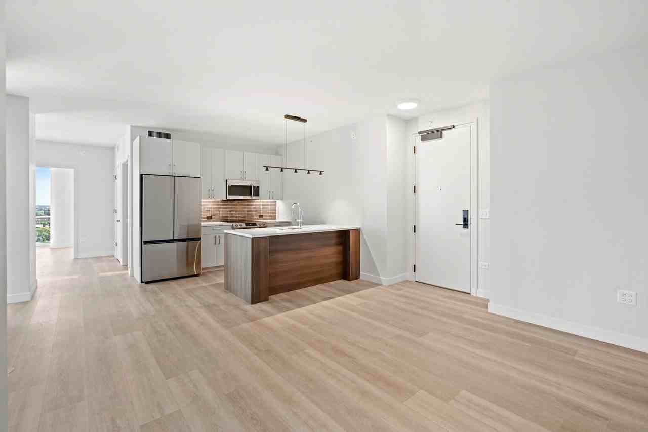 1106 W Van Buren St - Photo 2 of 17