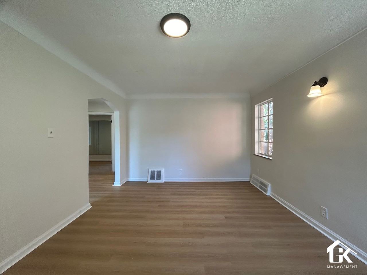 19212 Curtis St - Photo 2 of 17