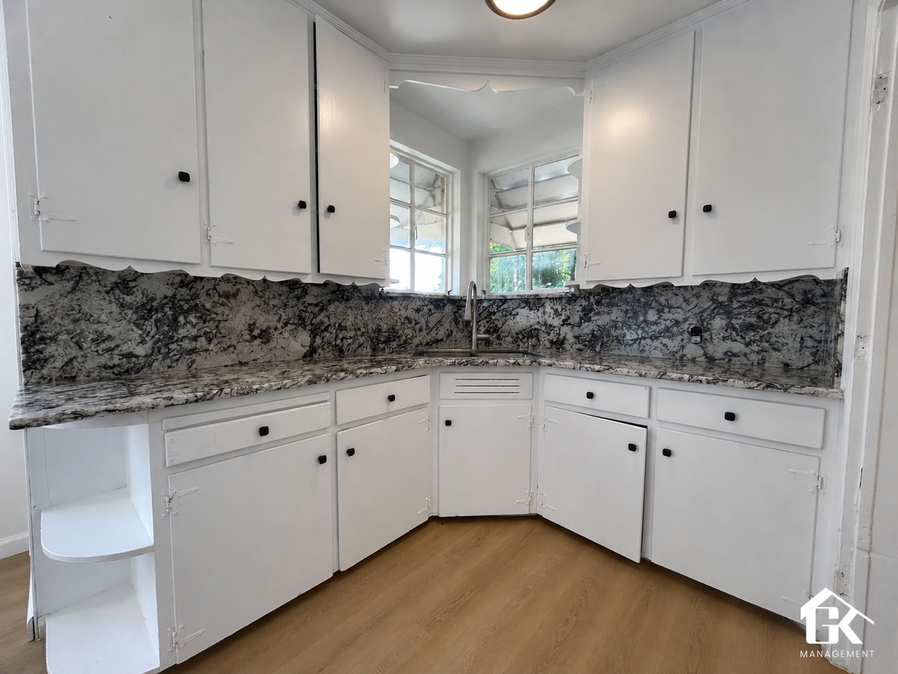 19212 Curtis St - Photo 5 of 17