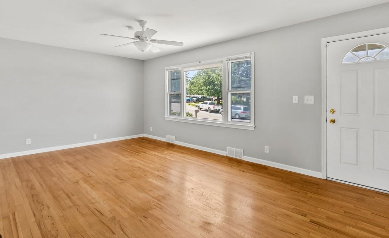 7215 S 41st Ave - Photo 6 of 35