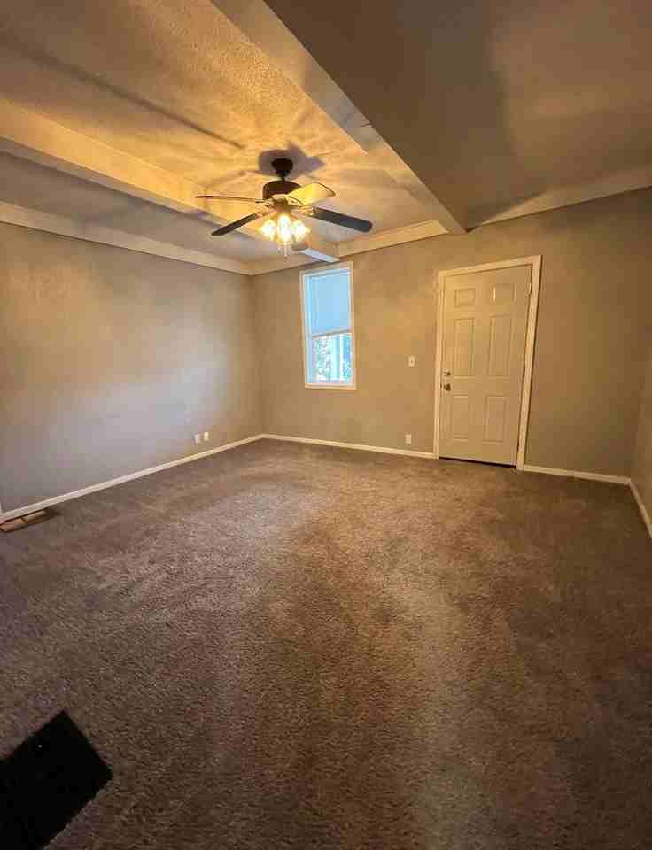 712 E 15th St - Photo 2 of 12