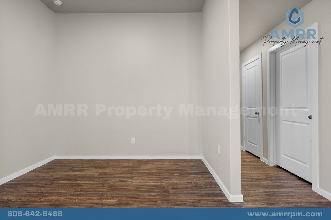 2037 Kenwood Ave - Photo 5 of 27