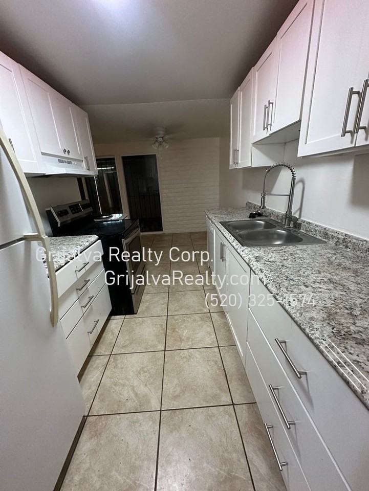 3325 S Elson Ave - Photo 4 of 12