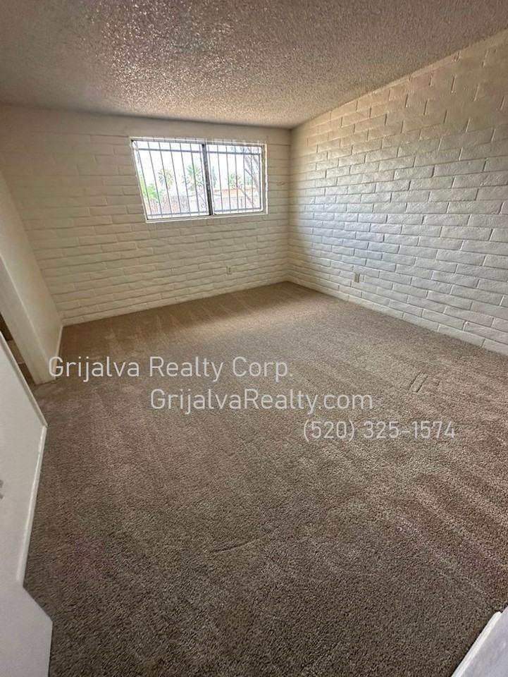 3325 S Elson Ave - Photo 5 of 12