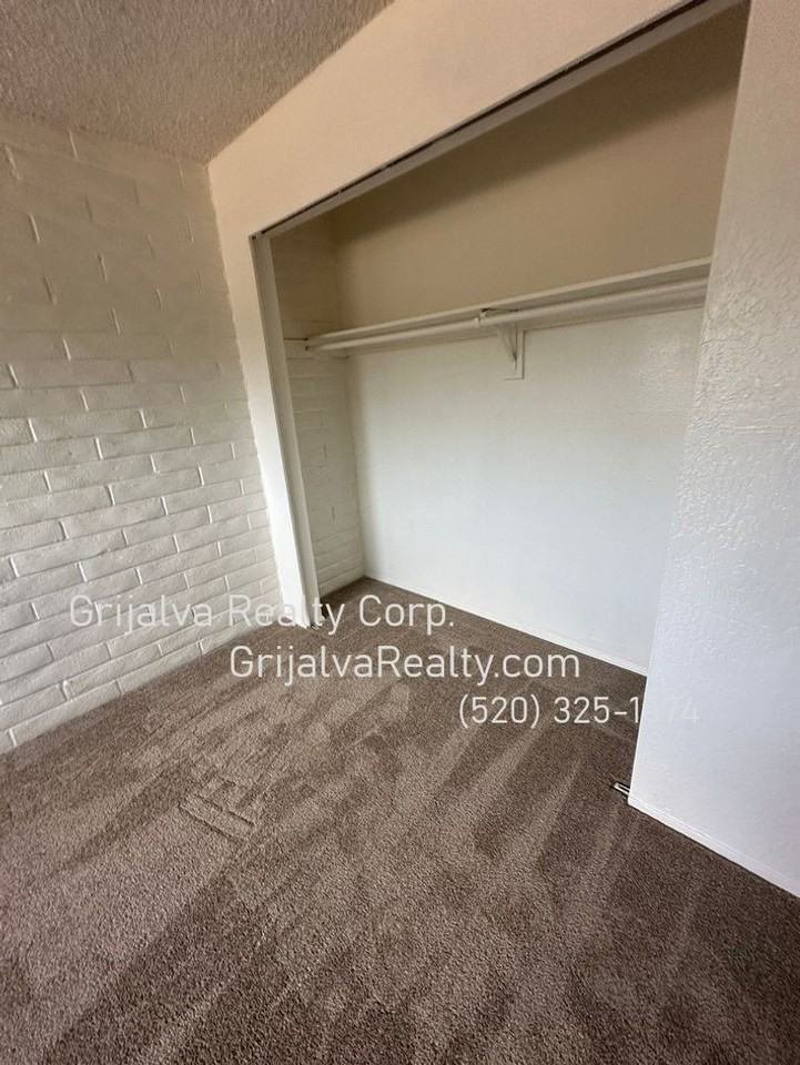 3325 S Elson Ave - Photo 6 of 12