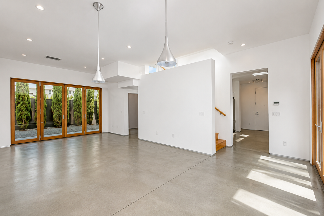 7339 Fay Ave - Photo 4 of 26