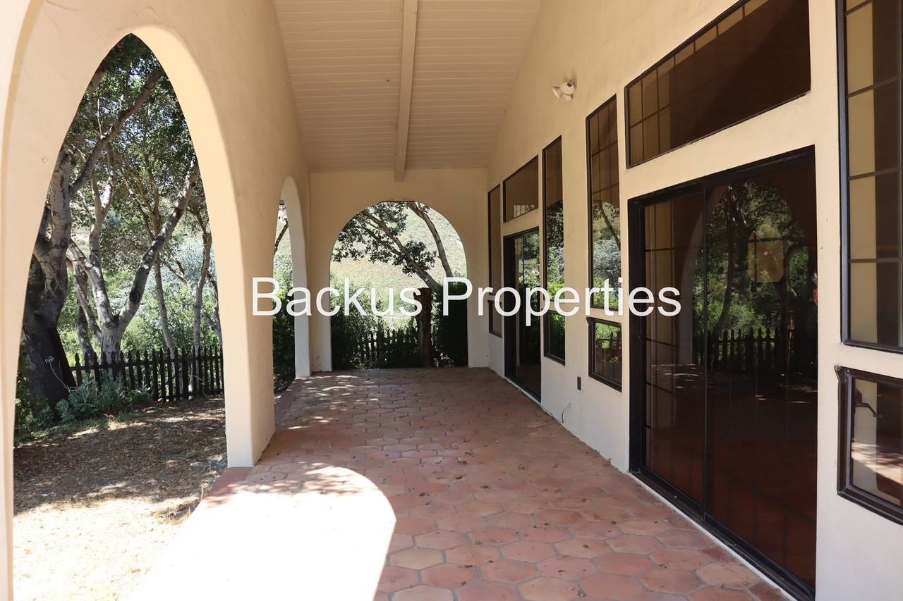 11585 Mccarthy Rd - Photo 4 of 31