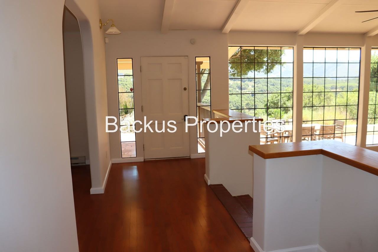 11585 Mccarthy Rd - Photo 5 of 31