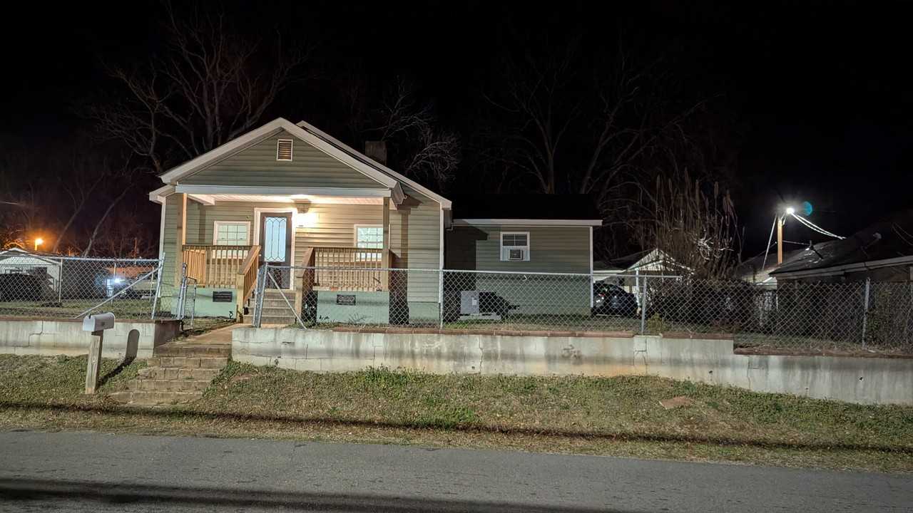 455 W College St - Photo 2 of 21