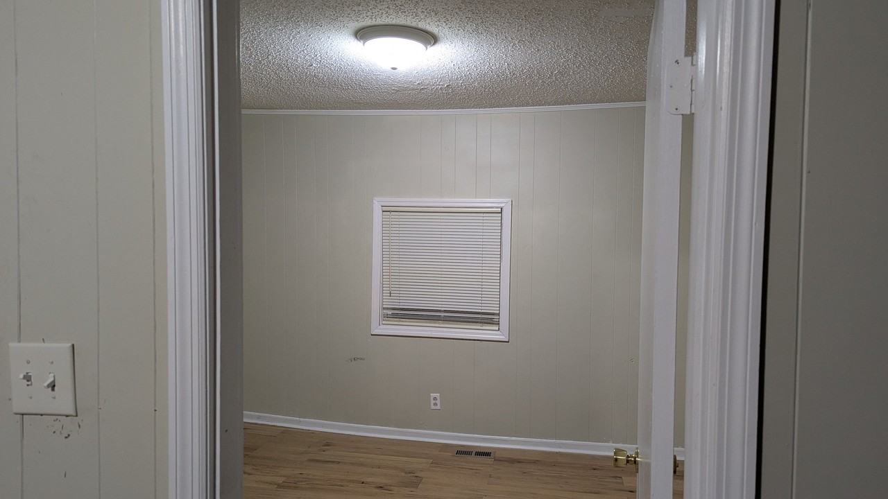 455 W College St - Photo 7 of 21