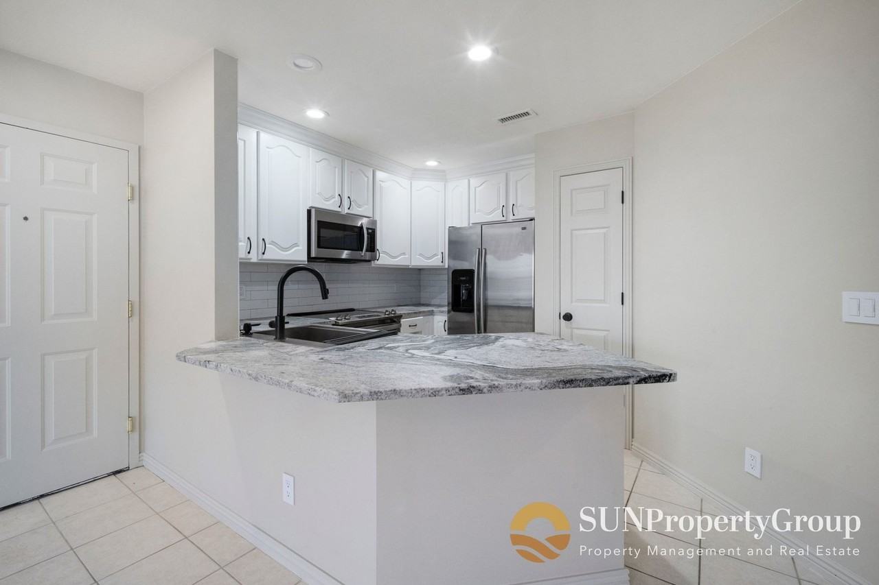 3739 S 700 E #303 - Photo 4 of 20
