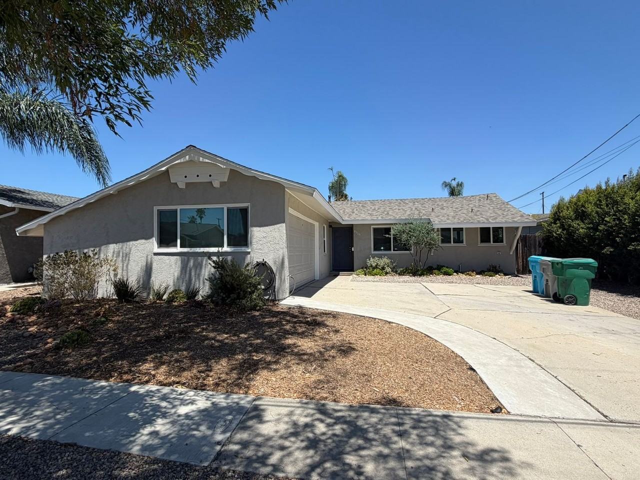 6315 Lake Arago Ave - Photo 2 of 33