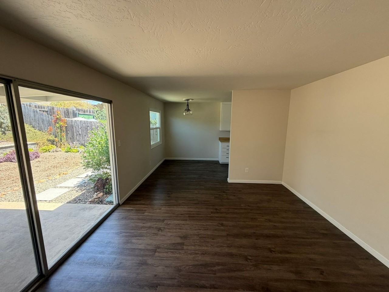 6315 Lake Arago Ave - Photo 5 of 33
