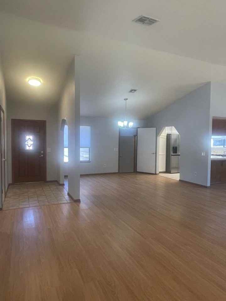 651 Country Oak Dr - Photo 3 of 33