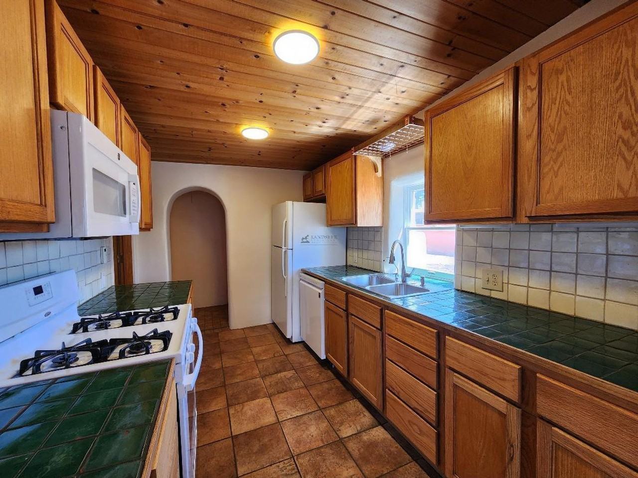 212 Tesuque Dr - Photo 4 of 21