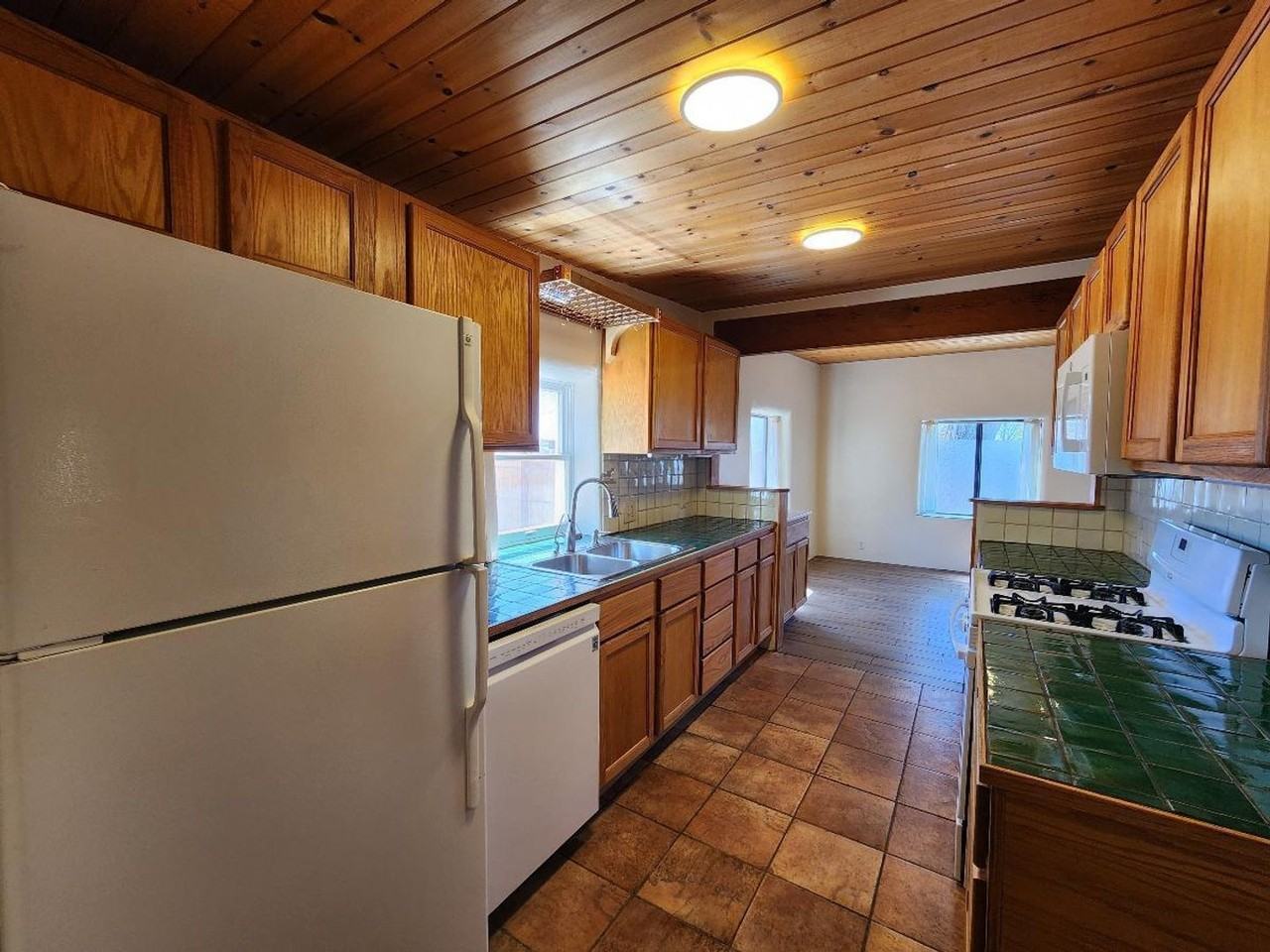212 Tesuque Dr - Photo 5 of 21
