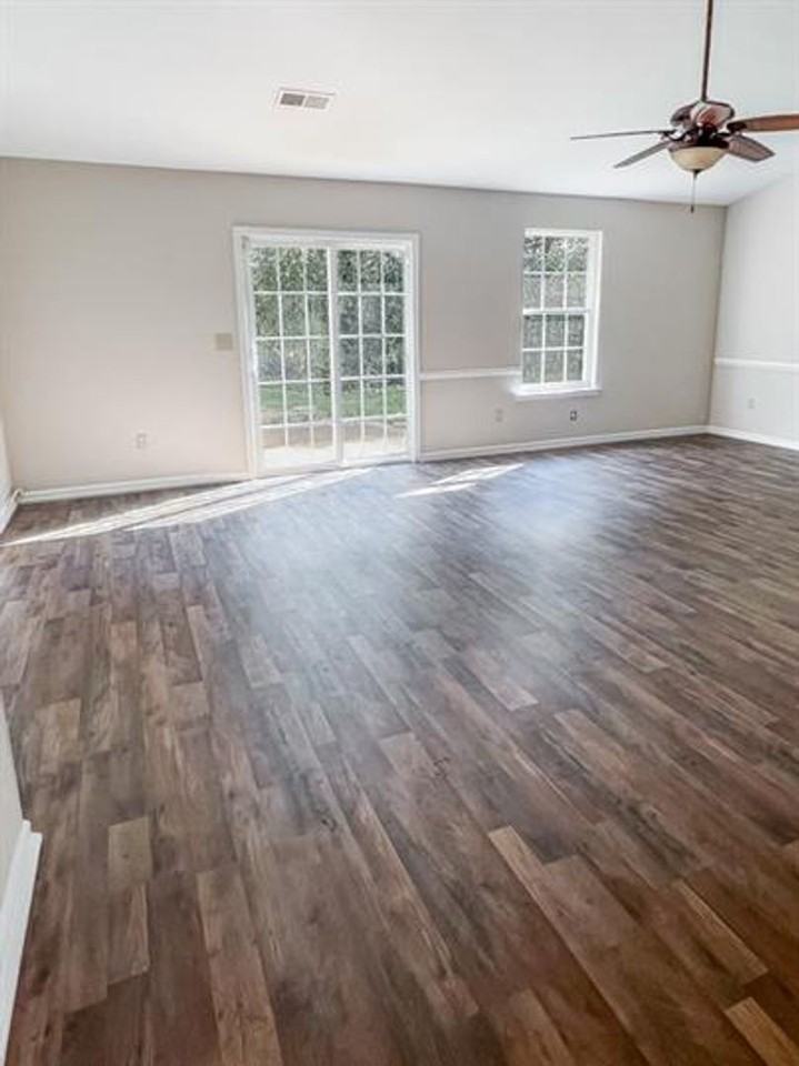 303 Stone Briar Ln - Photo 5 of 13