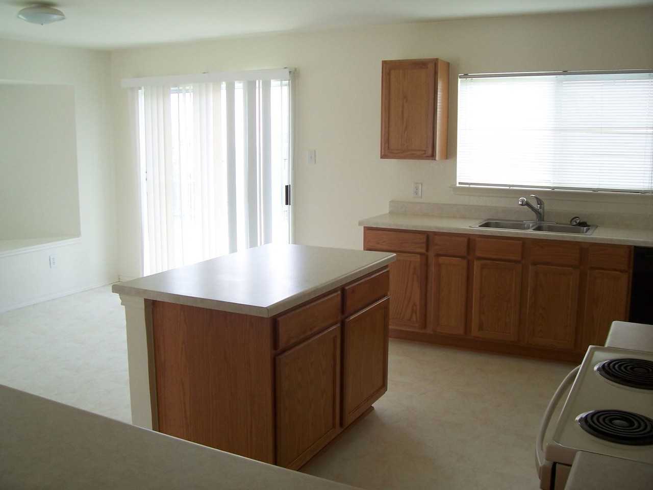 313 Edgewood Cv - Photo 4 of 17