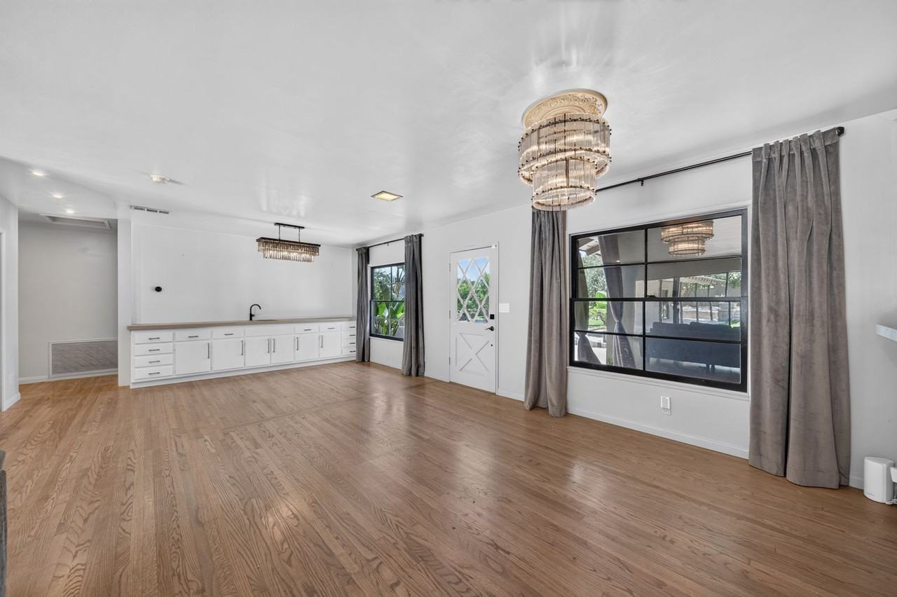 614 N Glendora Ave - Photo 2 of 30