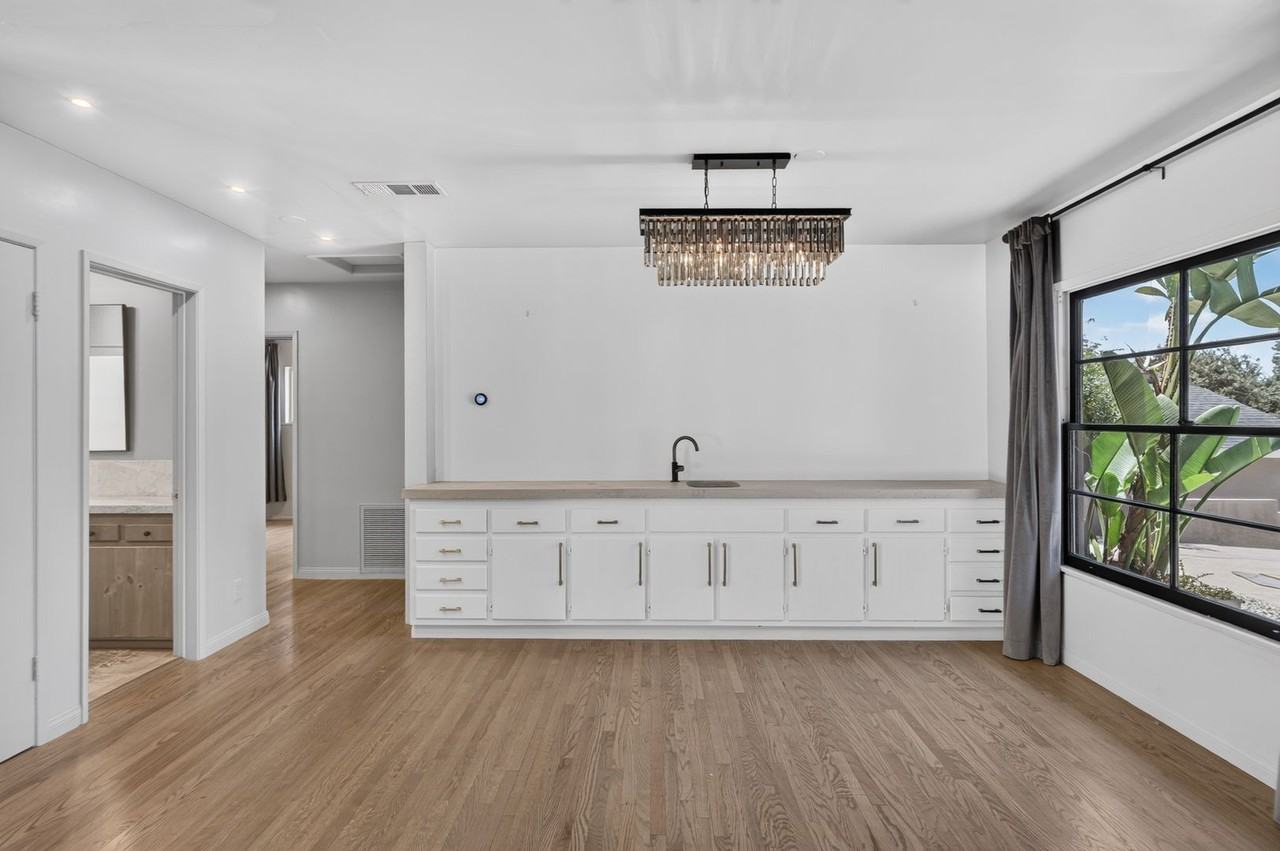 614 N Glendora Ave - Photo 3 of 30