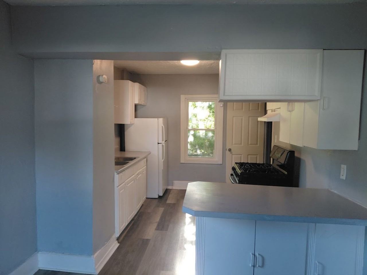 1400 Pondview Ave - Photo 4 of 9
