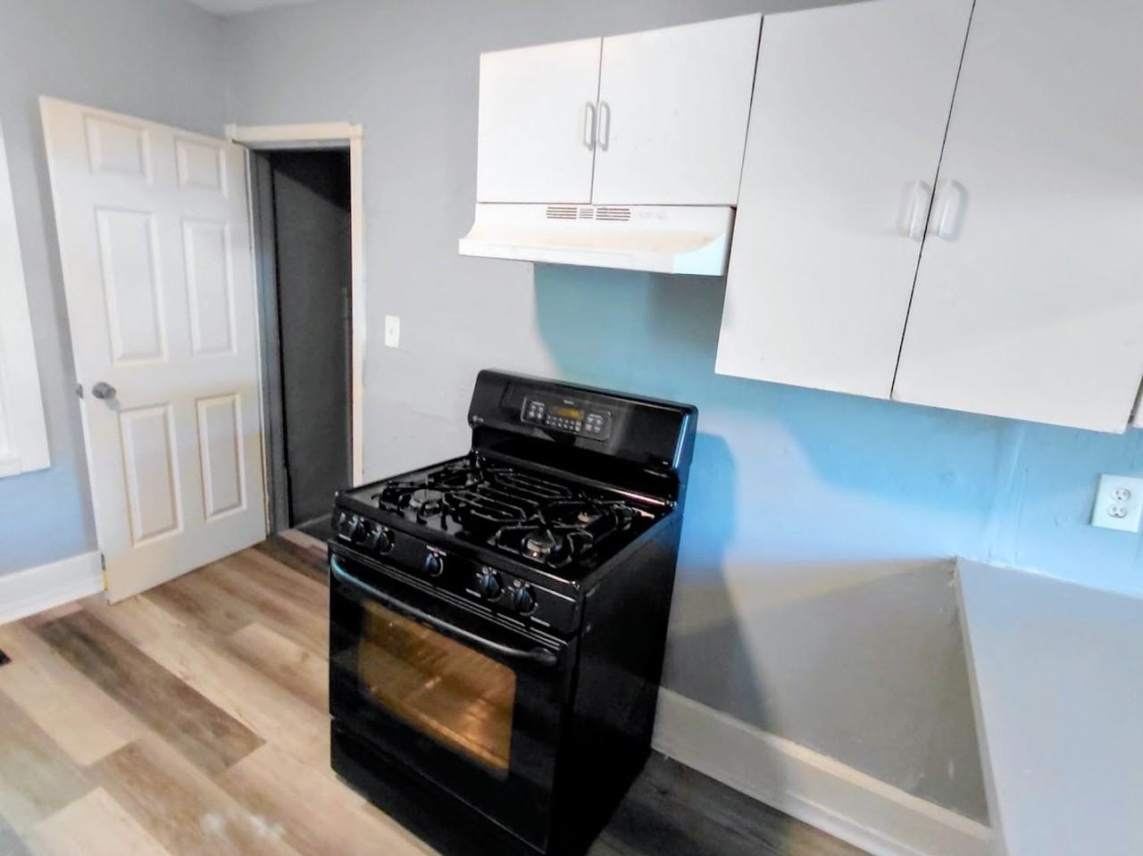 1400 Pondview Ave - Photo 6 of 9