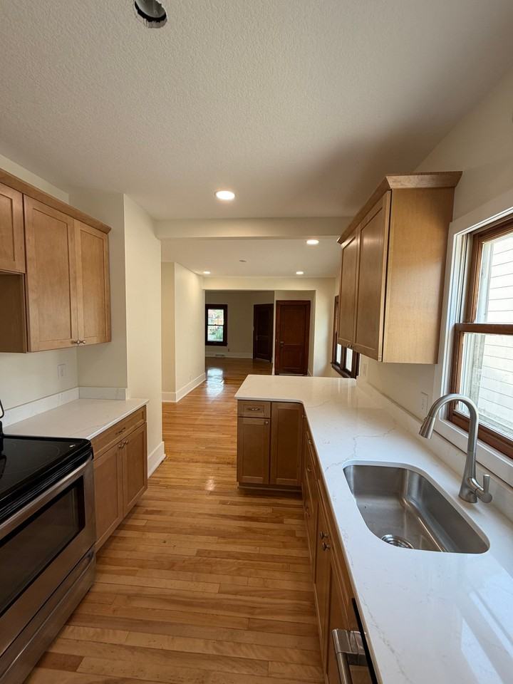 730 1st St Nw #MAIN - Photo 3 of 19