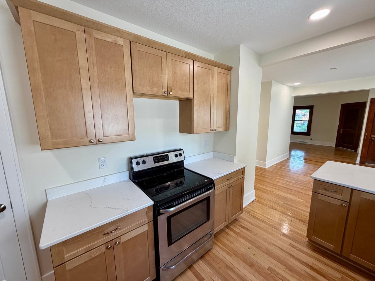 730 1st St Nw #MAIN - Photo 4 of 19