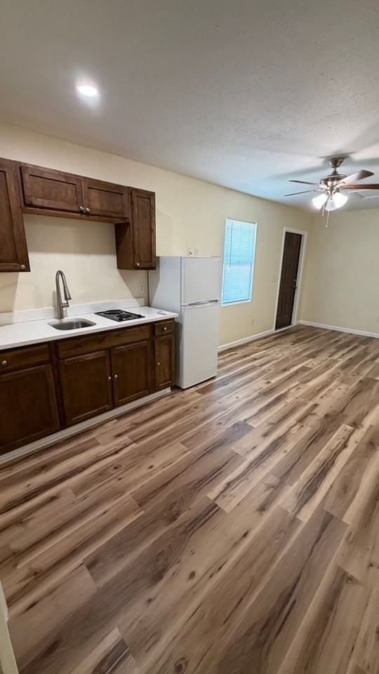 143 Claire Ave #101 - Photo 4 of 9