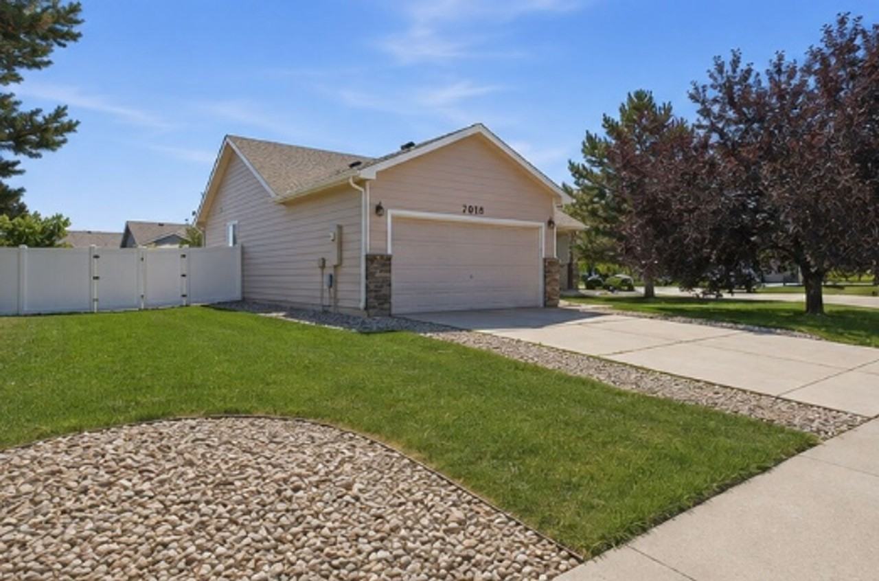 7026 Mount Nimbus St - Photo 2 of 25