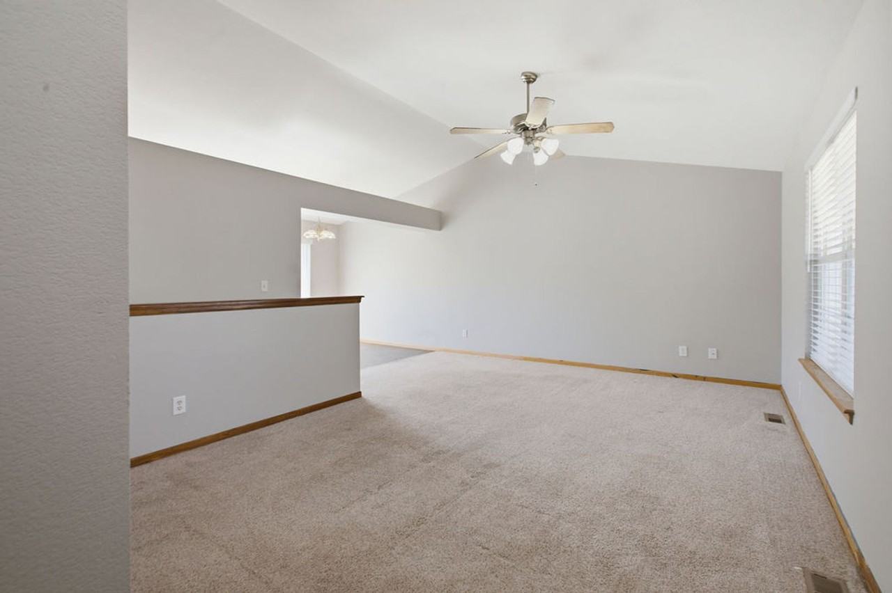 7026 Mount Nimbus St - Photo 4 of 25