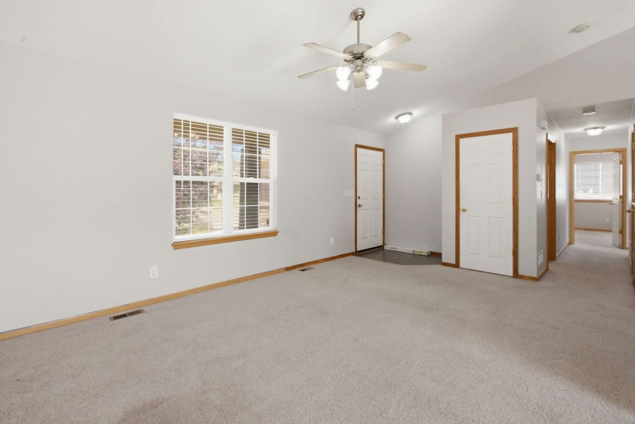 7026 Mount Nimbus St - Photo 6 of 25