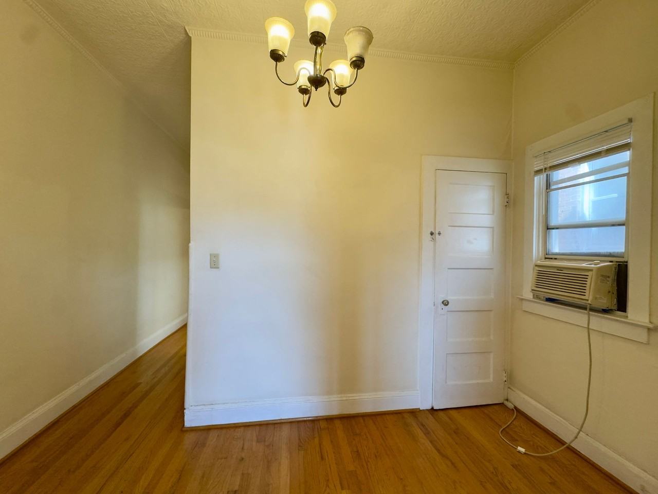 Charming Apartment Units in Charles Village, Baltimore, MD! - Photo 7 of 14