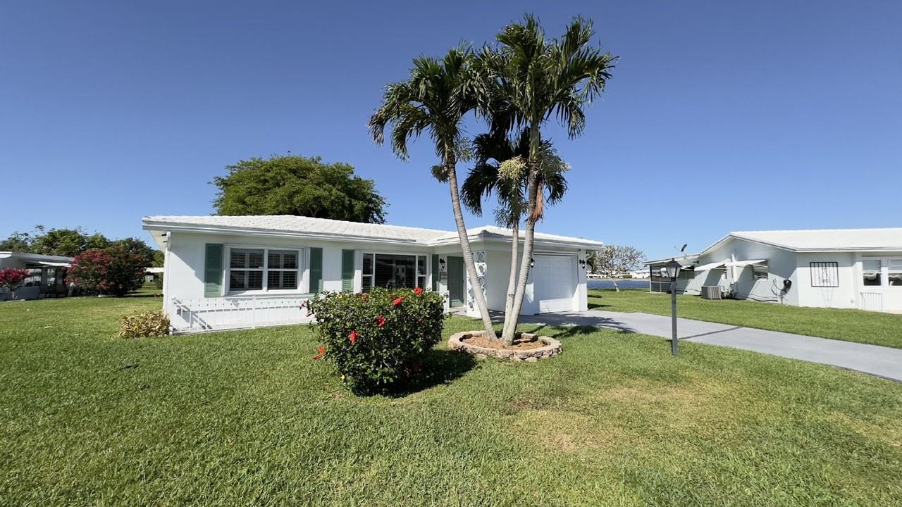 1108 Ocean Ave - Photo 4 of 40