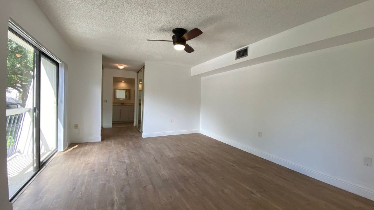 1522 15th Ter - Photo 2 of 24