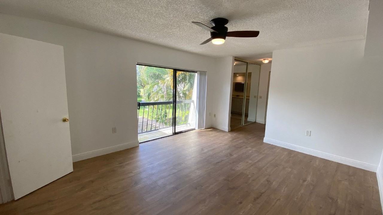 1522 15th Ter - Photo 3 of 24