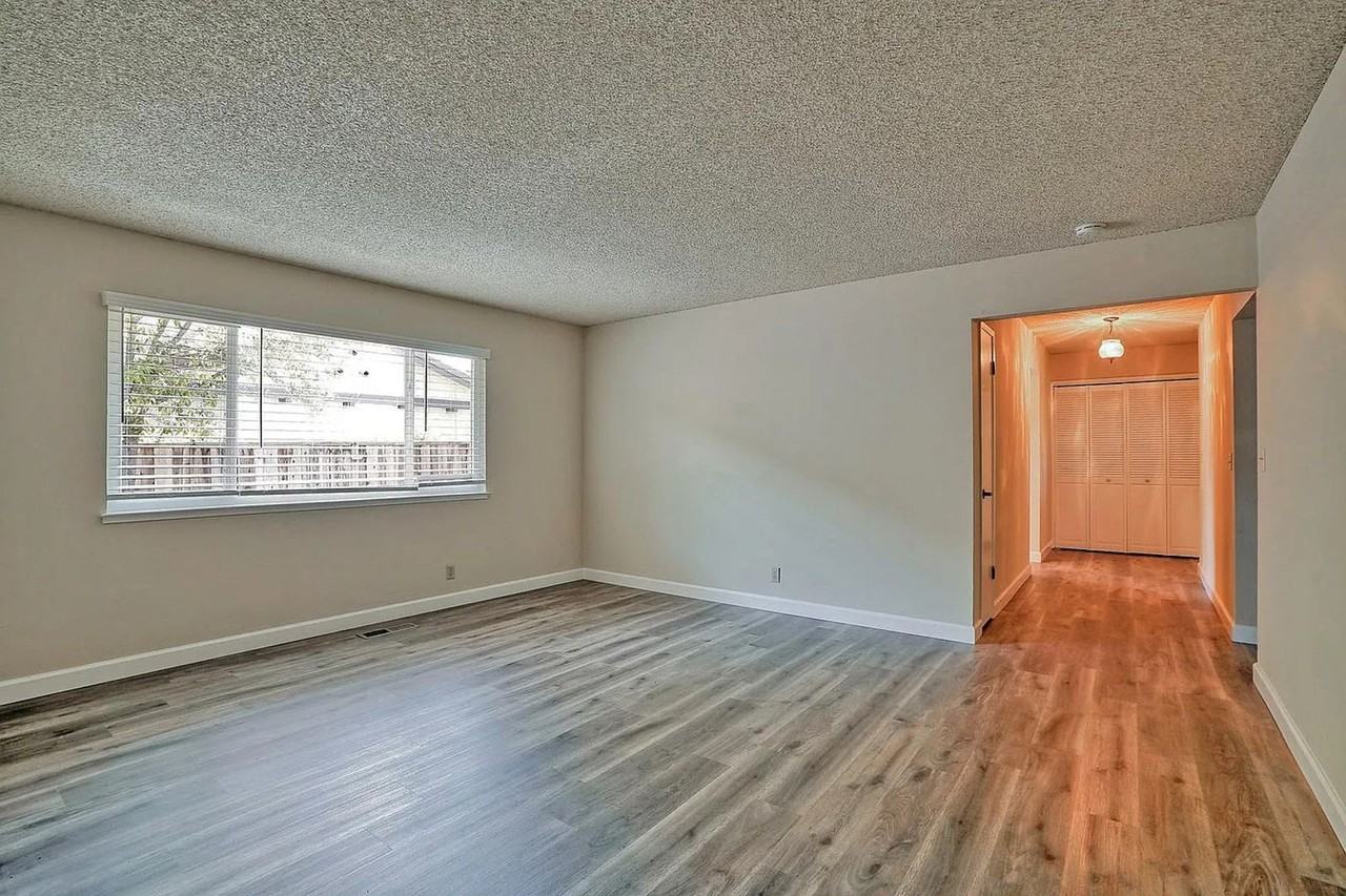 512 Alberta Ave - Photo 2 of 7