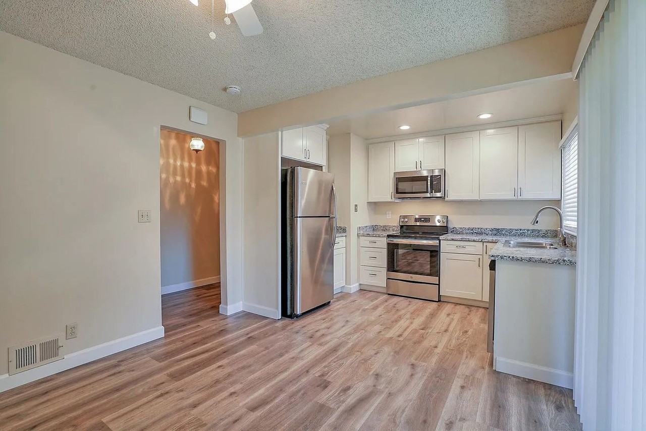 512 Alberta Ave - Photo 3 of 7
