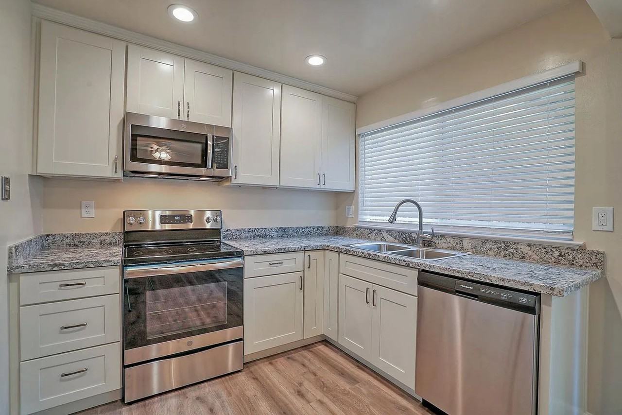 512 Alberta Ave - Photo 4 of 7