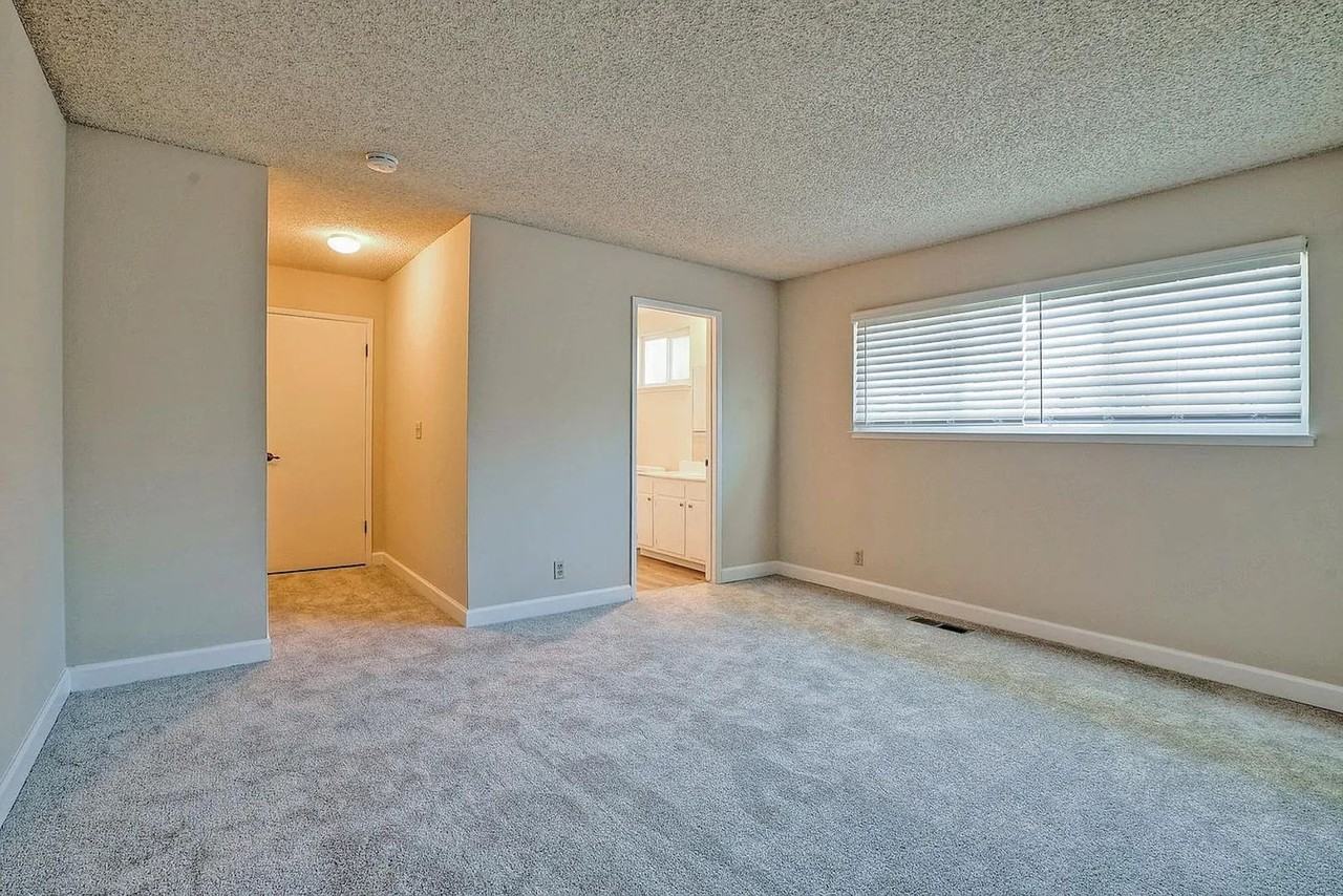 512 Alberta Ave - Photo 5 of 7