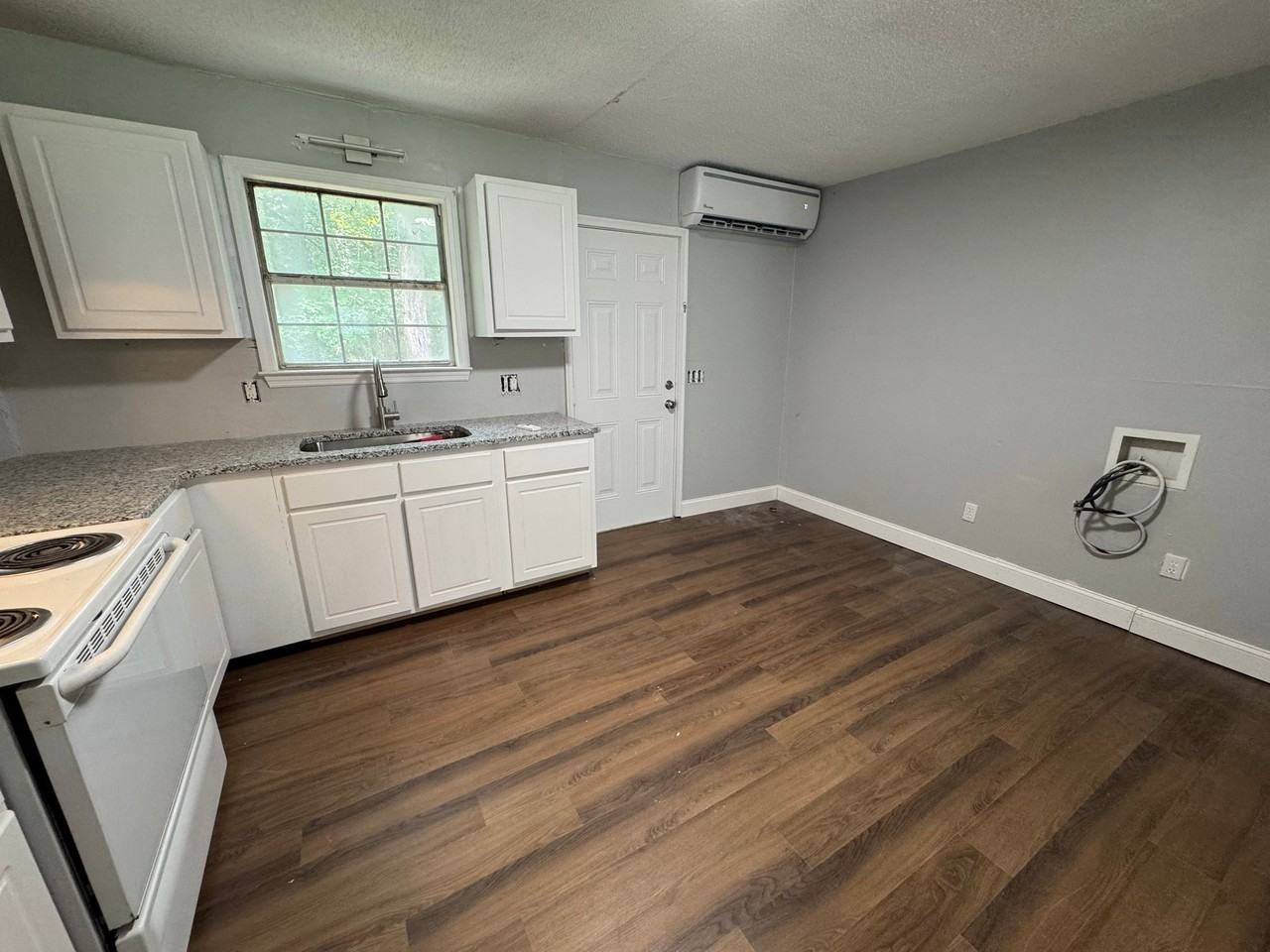 305 Bayview Cir #A - Photo 2 of 7