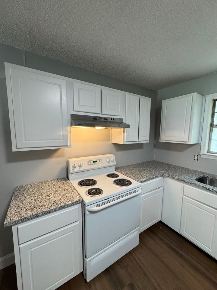 305 Bayview Cir #A - Photo 3 of 7