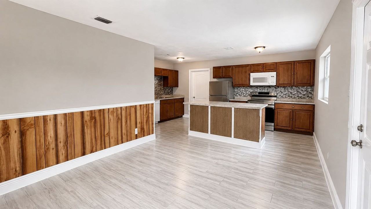 7702 Arezzo Ave - Photo 2 of 15
