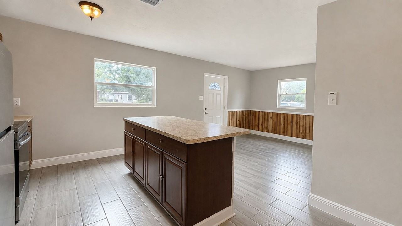 7702 Arezzo Ave - Photo 4 of 15