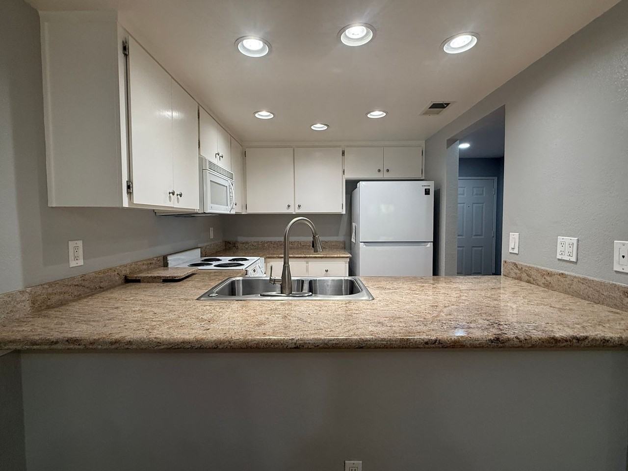 666 W Sunnyoaks Ave - Photo 3 of 13